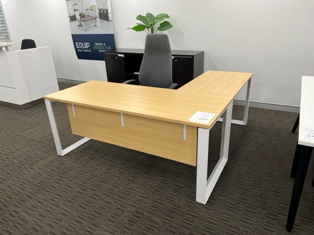 SHOWROOM CLEARANCE - EXECUTIVE DESK & RETURN *** WAS $1,394 NOW $880 ***