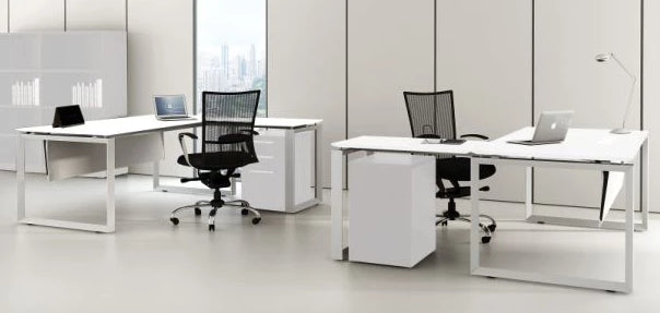 CORNER WORKSTATIONS AND DIAMOND DESKS