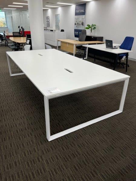 SHOWROOM CLEARANCE STOCK - 4 PERSON WORKSTATION *** WAS $1,845 - NOW $1,100 ***