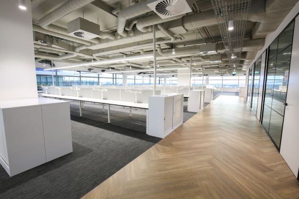 AN INSTALLATION OF 160 WORKSTATIONS & SEVERAL MEETING ROOMS