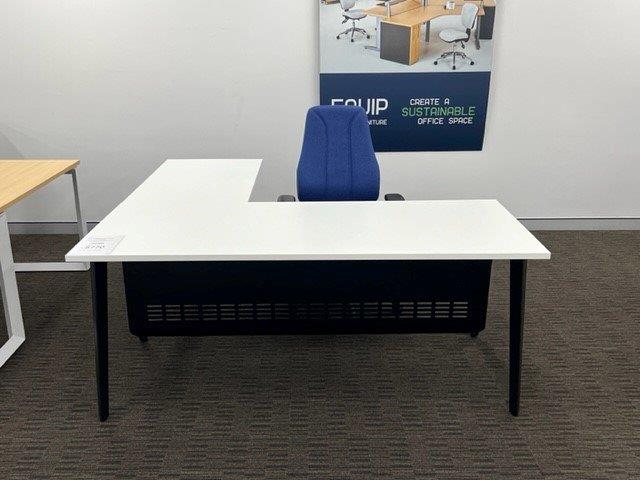 SHOWROOM CLEARANCE - EXECUTIVE DESK & RETURN  *** WAS $1,008 NOW $770 ***