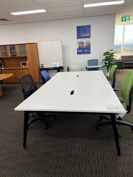 SHOWROOM CLEARANCE - 4 PERSON WORKSTATION  *** WAS $1,464 - NOW $990 ***