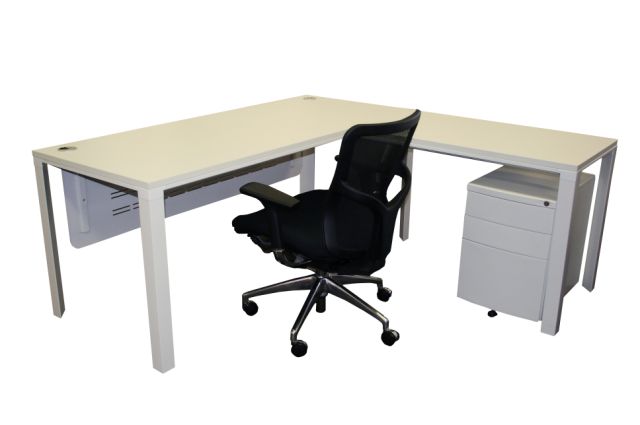 STATUS MANAGER'S DESKS